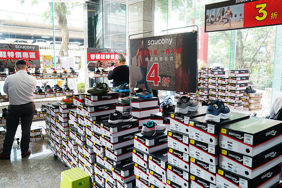 【Saucony台北特賣會】運動鞋特賣結束代理全面1折起！索康尼跑鞋、運動服飾一件不留！震撼價出清！