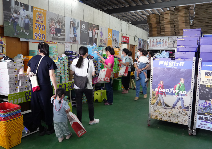 2025【凱英–台中特賣會】母親節戶外運動鞋衣感恩祭!機能運動鞋、卡通童鞋、登山健行鞋、涼拖鞋驚爆2折起! 77 2025【凱英–台中特賣會】母親節戶外運動鞋衣感恩祭!機能運動鞋、卡通童鞋、登山健行鞋、涼拖鞋驚爆2折起!