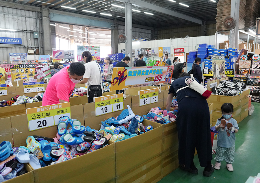 2025【凱英–台中特賣會】母親節戶外運動鞋衣感恩祭!機能運動鞋、卡通童鞋、登山健行鞋、涼拖鞋驚爆2折起! 42 2025【凱英–台中特賣會】母親節戶外運動鞋衣感恩祭!機能運動鞋、卡通童鞋、登山健行鞋、涼拖鞋驚爆2折起!