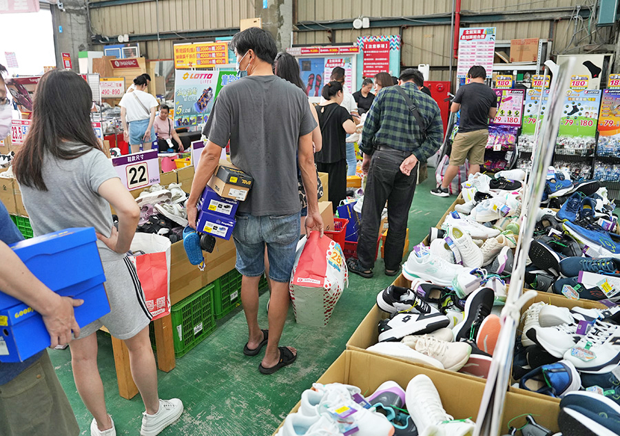 2025【美力–台中特賣會】年終開倉運動鞋特賣！卡通童鞋、登山健行鞋、護趾涼鞋、職人工作鞋、服飾與包配件全面1折起！