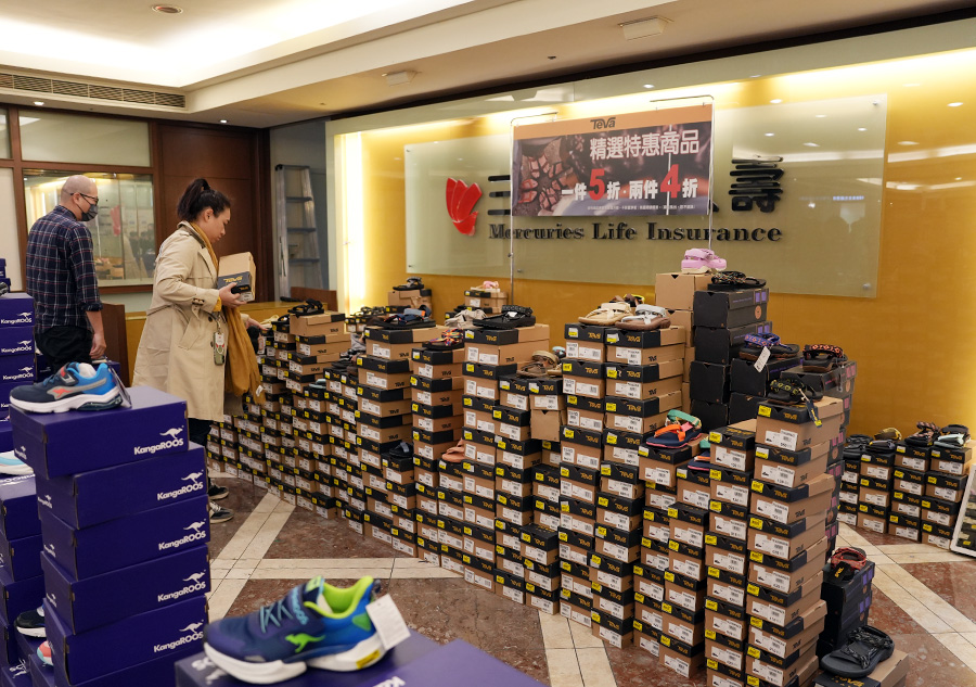 2025【UGG台北鞋特賣會】雪靴、穆勒鞋、運動鞋、涼拖鞋年終狂歡3折起！國際名品TEVA & KangaROOS強強聯手！