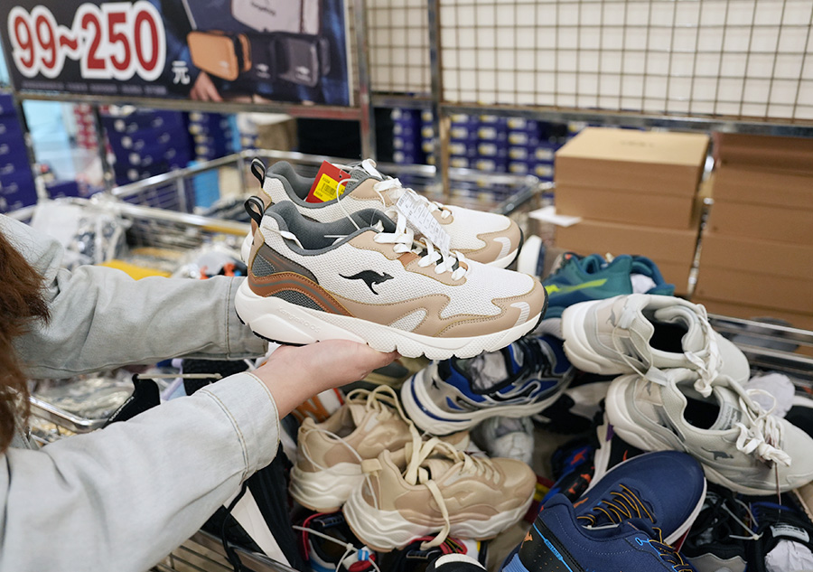 2025【UGG台北鞋特賣會】雪靴、穆勒鞋、運動鞋、涼拖鞋年終狂歡3折起！國際名品TEVA & KangaROOS強強聯手！