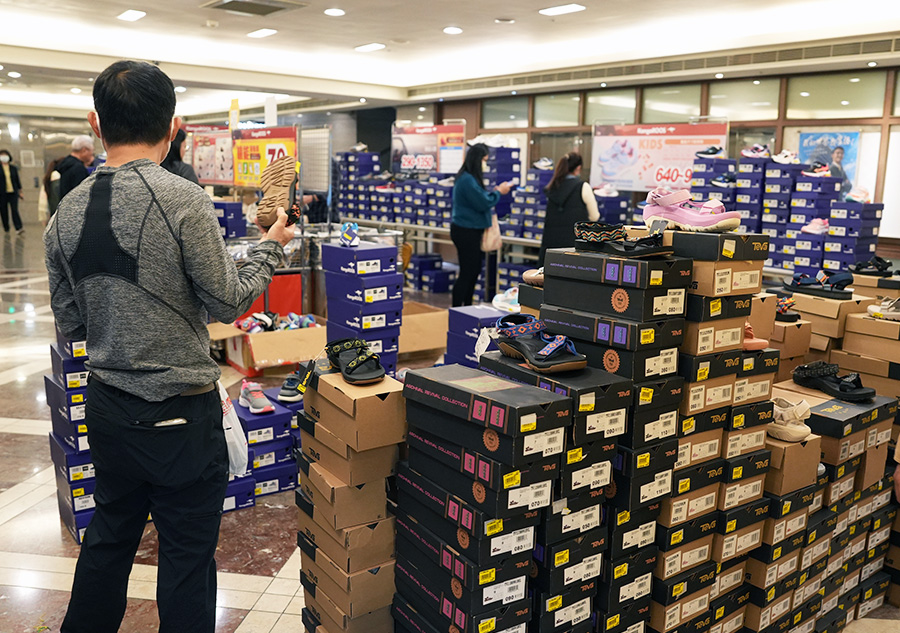 2025【UGG台北鞋特賣會】雪靴、穆勒鞋、運動鞋、涼拖鞋年終狂歡3折起！國際名品TEVA & KangaROOS強強聯手！