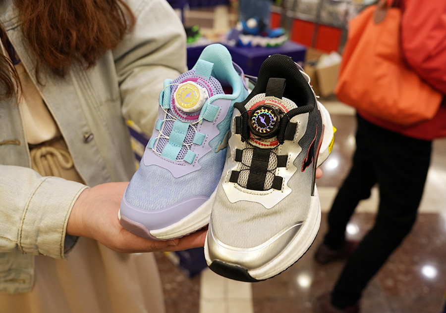 2025【UGG台北鞋特賣會】雪靴、穆勒鞋、運動鞋、涼拖鞋年終狂歡3折起！國際名品TEVA & KangaROOS強強聯手！