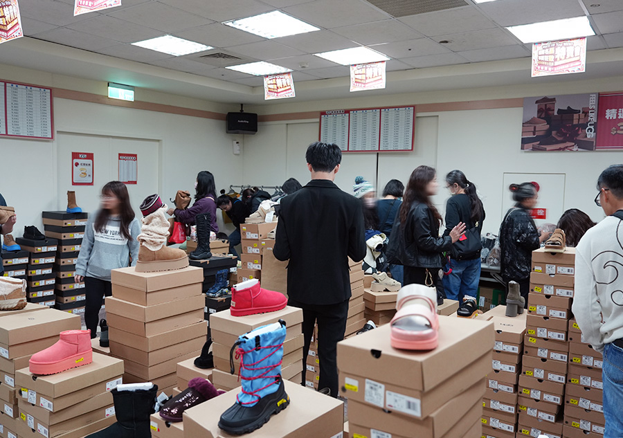 2025【UGG台北鞋特賣會】雪靴、穆勒鞋、運動鞋、涼拖鞋年終狂歡3折起！國際名品TEVA & KangaROOS強強聯手！