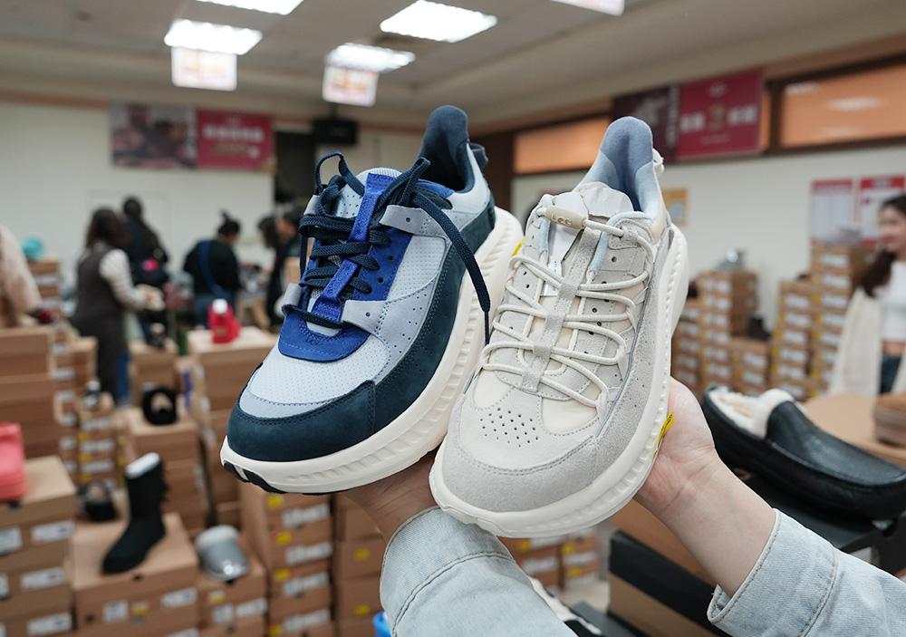 2025【UGG台北鞋特賣會】雪靴、穆勒鞋、運動鞋、涼拖鞋年終狂歡3折起！國際名品TEVA & KangaROOS強強聯手！