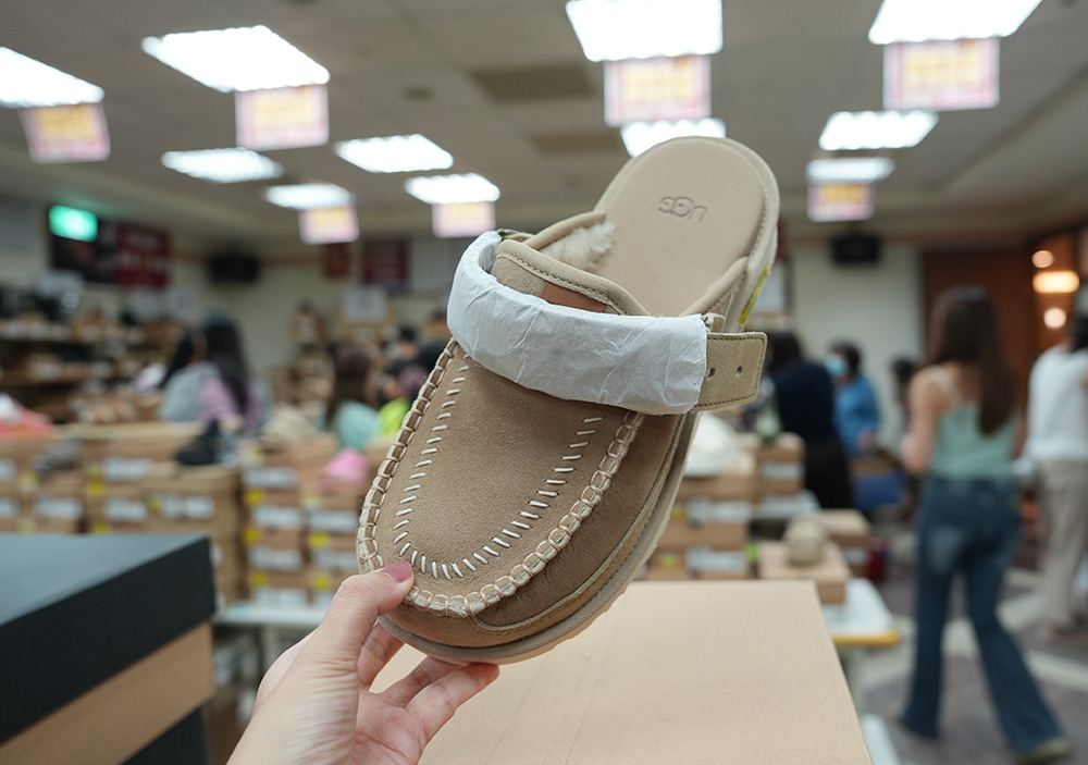 2026 國際名品【台北鞋特賣會】 UGG雪靴、穆勒鞋、運動鞋、涼拖鞋3折起!還有TEVA & KangaROOS強強聯手! 39 2026 國際名品【台北鞋特賣會】 UGG雪靴、穆勒鞋、運動鞋、涼拖鞋3折起!還有TEVA & KangaROOS強強聯手!