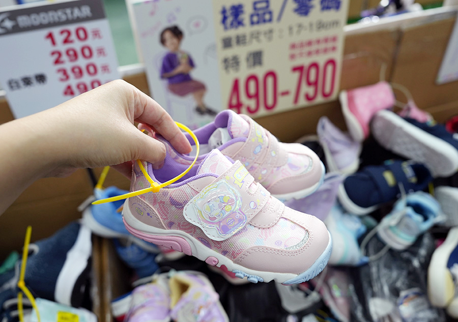2026【美力–台中特賣會】年終開倉運動鞋特賣!卡通童鞋、登山鞋、涼拖鞋、潮流靴款、運動服飾與包襪配件全面1折起! 4 2026【美力–台中特賣會】年終開倉運動鞋特賣!卡通童鞋、登山鞋、涼拖鞋、潮流靴款、運動服飾與包襪配件全面1折起!